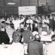 Stadtarchiv Neustadt a. Rbge., ARH Slg. Bartling 4616, Besuch einer Delegation aus Mardorf / Neustadt a. Rbge. in Mardorf / Hessen, Auftritt der Delegation mit einem Chorgesang in der Festhalle, Homberg-Mardorf