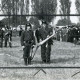 ARH Slg. Bartling 4653, Angriffsübung mit Spritze vor Zuschauern auf einer Wiese beim Feuerwehrfest, Metel