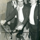 Stadtarchiv Neustadt a. Rbge., ARH Slg. Bartling 4794, Drei Sieger bei den Sportschützen mit gewonnenem Klapprad, Otternhagen