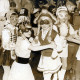 Stadtarchiv Neustadt a. Rbge., ARH Slg. Bartling 4983, Tanzen beim Kinderkarneval, Scharrel