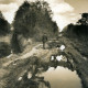 ARH Slg. Bartling 4905, Auf dem Weg nach Wedemark Wasserlachen in den Fahrspuren im Scharrel Moor, Fußgänger am Wegrand, Scharrel