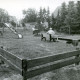 Stadtarchiv Neustadt a. Rbge., ARH Slg. Bartling 4997, Neu errichteter Spielplatz, Wulfelade