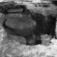 Archiv der Region Hannover, ARH Slg. Janthor 0218, Altes Rathaus, großer Keller des Marktflügels, die drei Mühlsteine von W. gesehen?