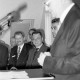 ARH Slg. Weber 02-001/0004, Bürgermeister Heinrich Berkefeld hält eine Rede bei der Einweihung der neuen Geschäftsstelle der Sparkasse Hannover an der Nordstraße mit v.l. Sparkassendirektor Wolfgang Klose als Leiter und Vorstandsvorsitzender Bernhard Schäfer, Gehrden