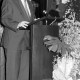 ARH Slg. Weber 02-001/0009, Oberkreisdirektor Herbert Droste bei einer Rede beim Festakt für die Stadt Gehrden 