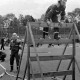 ARH Slg. Weber 02-008/0006, Mitglieder der Jugendfeuerwehr bei der Abnahme der Leistungsspange auf der Sportanlage Lange Feldstraße, Gehrden