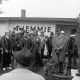 Archiv der Region Hannover, ARH Slg. Weber 02-019/0014, Bürgermeister Helmut Oberheide hält zum Start der Grenzbegehung Gehrdens auf dem Sportplatz des MTV Lemmie eine Rede