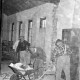 Archiv der Region Hannover, ARH Slg. Weber 02-019/0016, Männer arbeiten am Anbau des Feuerwehrhaus, r. Ortsbürgermeister Friedrich Nettelmann, Northen