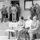 Archiv der Region Hannover, ARH Slg. Weber 02-023/0019,  Besichtigung einer Wohnanlage für Senioren mit r. Stadtdirektor Walter Flasbarth und SPD-Landtagsabgeordneter Ernst-Georg Hüper, Gehrden