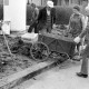 Archiv der Region Hannover, ARH Slg. Weber 02-024/0003, Neuanlage eines Pflanzbeetes in Eigenarbeit der Anlieger aus der Haarbünte und Franzburger Straße, Gehrden 