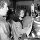 ARH Slg. Weber 02-026/0015, Personen bei einem Basar für gebrauchte Wintersportartikel der Skisparte im Sportverein Gehrden