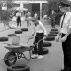 ARH Slg. Weber 02-027/0010, Kinderspiele zur Jubiläumsfeier "20 Jahre Jugendfeuerwehr" vor dem Feuerwehrhaus Nordstraße, Gehrden