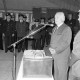 Archiv der Region Hannover, ARH Slg. Weber 02-035/0007, Bürgermeister Helmut Oberheide hält eine Rede beim Jubiläumszeltfest der Ortsfeuerwehr Northen, neben ihm der Ortsbrandmeister Friedrich Volker