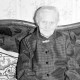 ARH Slg. Weber 02-040/0007, Eine ältere Dame auf einem Sofa