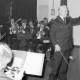 ARH Slg. Weber 02-042/0006, Auftritt der Musikkapelle der Feuerwehr Gehrden mit dem Kapellmeister Kurt Lambrecht in der Festhalle, Gehrden
