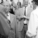 Archiv der Region Hannover, ARH Slg. Weber 02-045/0010, Gehrdens Bürgermeister Gerhard Oberkönig und weitere Personen beim Pferderenntag um den Preis der Stadt Gehrden auf der Bult, Langenhagen
