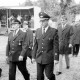 Archiv der Region Hannover, ARH Slg. Weber 02-050/0005, Festmarsch mit Mitgliedern der Feuerwehr auf einem Zeltfest in Everloh