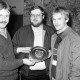 Archiv der Region Hannover, ARH Slg. Weber 02-051/0012, Übergabe eines Trophäentellers im Rahmen der Arbeiter-Samariter-Jugend Gehrden