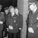 ARH Slg. Weber 02-052/0013, Stadtbrandmeister Fritz Narten hält eine Rede zur Einweihung des Feuerwehrhauses, l. Ortsbrandmeister Klaus-Peter Hackbarth, Mitte: Kreisbrandmeister August Heine, Everloh 