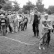 ARH Slg. Weber 02-058/0013, Kinder bei Spielen auf einem Feuerwehrfest im Ottomar-von-Reden-Park, Gehrden