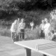 ARH Slg. Weber 02-067/0001, Einweihung einer neuen Tischtennisplatte mit Elternvertretern als Sponsoren und l. Schulleiter Roland Neßler auf dem Schulhof am Matthias-Claudius-Gymnasium, Gehrden