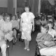 Archiv der Region Hannover, ARH Slg. Weber 02-067/0013, Eine Modenschau beim DRK-Ortsverein Redderse? im Dorfgemeinschaftshaus, Redderse 