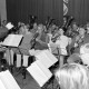 Archiv der Region Hannover, ARH Slg. Weber 02-069/0001, Probe des Musikkorps der Schützengesellschaft Ottomar-von-Reden in der Festhalle, Gehrden