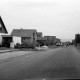 Archiv der Region Hannover, ARH Slg. Weber 02-072/0011, Eine Straße mit Einfamilienhäusern