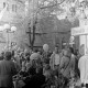 Archiv der Region Hannover, ARH Slg. Weber 02-078/0017, Maibaumfeier auf dem Marktplatz vor der Margarethenkirche, Gehrden