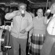 Archiv der Region Hannover, ARH Slg. Weber 02-083/0008, Bürgermeister Helmut Oberheide (rechts) mit Gastwirtsehepaar Heinz und Thea Gröne vom Ratskeller bei einem Bockbieranstich, Gehrden