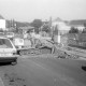 Archiv der Region Hannover, ARH Slg. Weber 02-089/0016, Ausbaggerung eines Lochs auf der Lange Feldstraße, im Hintergrund Gärtnerei Behre, Gehrden