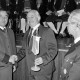 ARH Slg. Weber 02-094/0002, Gehrdens Bürgermeister Helmut Oberheide (Mitte) und weitere Personen auf einer Feier?