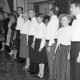 Archiv der Region Hannover, ARH Slg. Weber 02-095/0008, Aufreihung von Mitgliedern der Tanzsparte SG Ronnenberg 05