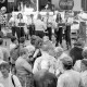 Archiv der Region Hannover, ARH Slg. Weber 02-101/0010, Auftritt des Musikzugs der Ortsfeuerwehr Leveste mit einem Dirigenten auf einem Fest?