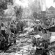 Archiv der Region Hannover, ARH Slg. Weber 02-122/0015, Flohmarkt auf dem Markplatz, Gehrden
