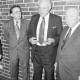 Archiv der Region Hannover, ARH Slg. Weber 02-122/0016, V.l. ehem. Bürgermeister Helmut Oberheide, Bürgermeister Heinrich Berkefeld, Bauamtsleiter Hermann Nasemann und ehem. Bürgermeister Gerhard Oberkönig bei der Verabschiedung von Nasemann in den Ruhestand, Gehrden