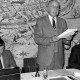 Archiv der Region Hannover, ARH Slg. Weber 02-125/0020, Jahreshauptversammlung des Burgbergchors mit v.l. Schriftführer Hardy Kreusel, erster Vorsitzender Georg Hische und zweiter Vorsitzender Kurt Begemann im Vereinslokal Ratskeller, Gehrden