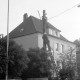 ARH Slg. Weber 02-126/0016, Arbeiter bei der Reparatur einer Stromleitung und eines Strommasts mithilfe einer Leiter