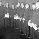 ARH Slg. Weber 02-129/0007, Gruppenfoto der Feuerwehr Gehrden nach einer Urkundenübergabe bei der Jahreshauptversammlung
