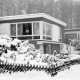 Archiv der Region Hannover, ARH Slg. Weber 02-130/0011, Verschneite Wohnhäuser an der Straße "Schöne Aussicht" am Waldrand des Gehrdener Bergs