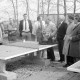 ARH Slg. Weber 02-132/0014, Mehrere Personen an Tischtennisplatten