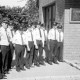 ARH Slg. Weber 02-139/0022, Gruppenfoto der Feuerwehr neben dem Feuerwehrgebäude, Everloh