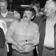 ARH Slg. Weber 02-140/0011, Gruppenfoto von Mitglieder des Vogellieber- und Vogelschutzvereins Gehrden und Umgebung bei einer Ausstellung mit einem Papagei